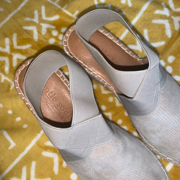 Gentle Souls. Colleen Espadrille wedge shoe. Virtually new condition! Sz 9.5 - Picture 6 of 13